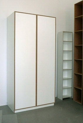 Kleiderschrank